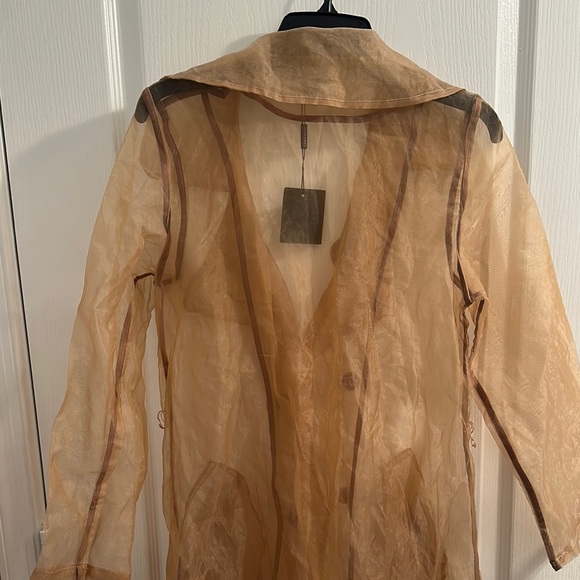 JLUXLABEL Tan Trench Coat Lightweight Sheen, Belted and two pockets - Picture 3 of 3